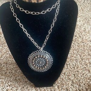 Gorgeous necklace brand new necklace